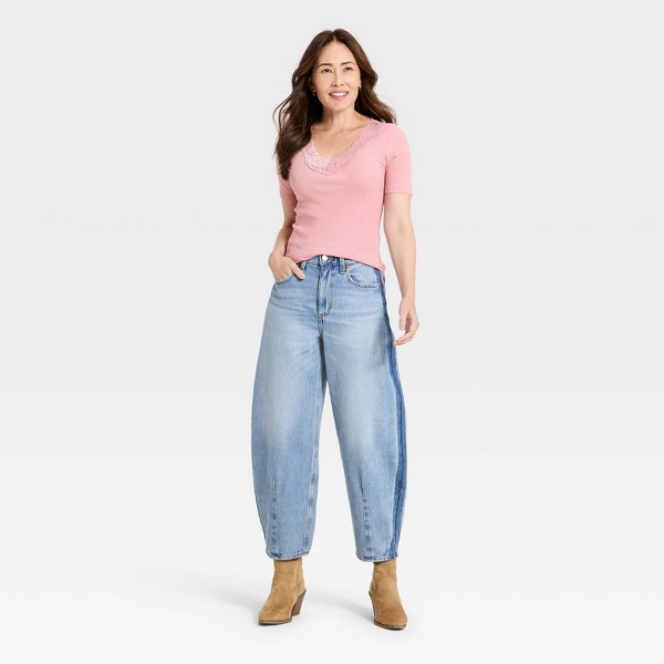 Jeans barrel fáciles de tiro alto con costura lateral para mujer - Universal Thread™ azul 3