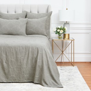 EY Essentials Elaine Stone Queen Matelassé Quilt - 1 of 3