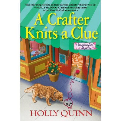 A Crafter Knits a Clue - (A Handcrafted Mystery) by  Holly Quinn (Hardcover)