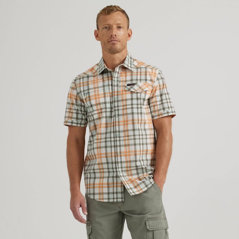 Wrangler Men&#39;s ATG Short Sleeve Button-Down Shirt, 1 of 7