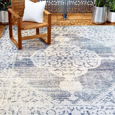 Nicole Miller Navy Blue Distressed Medallion Indoor/Outdoor Rug
