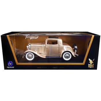 1932 Ford 3 Window Coupe Gold 1/18 Diecast Model Car by Road Signature