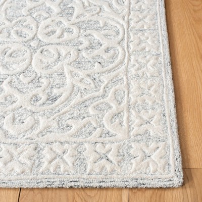 Silver and Ivory Hand-Tufted Wool Area Rug, 5' x 8'