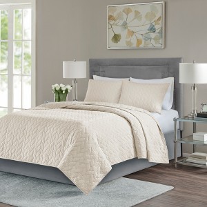 Ivory Wiley Coverlet Set (Full/Queen)