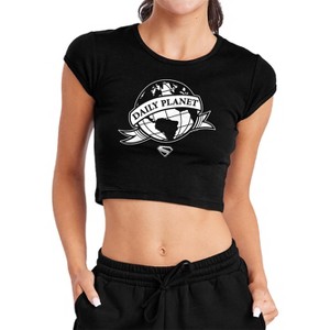 Women's Superman 2025 Daily Planet Scroll Cap Sleeve Baby Rib Crop Top - 1 of 4