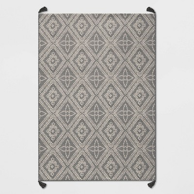 5' x 7' Diamond Tasseled Outdoor Rug Charcoal - Threshold™