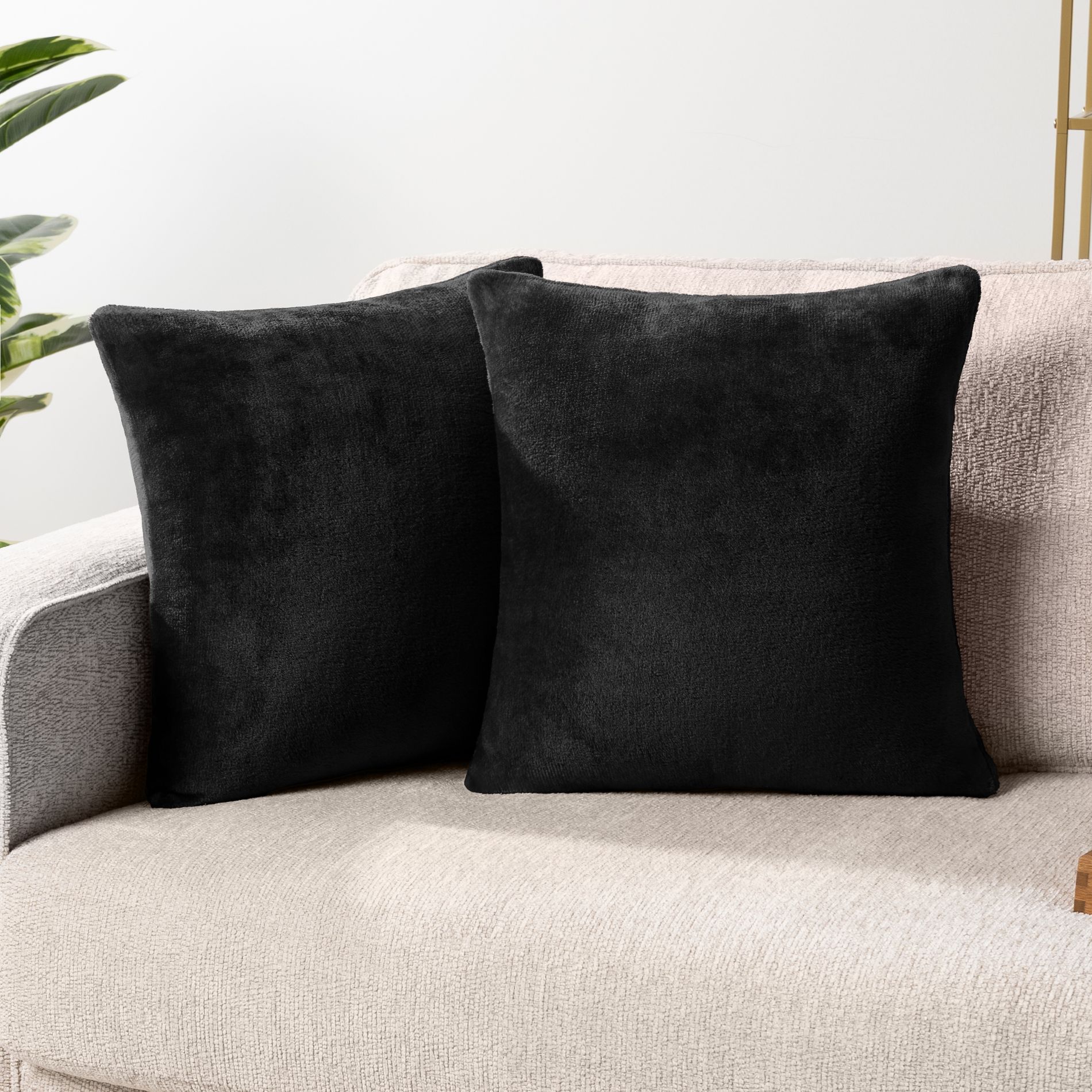 Pavilia Set of 2 Throw Pillow Covers Decorative Velvet Square Cushion Cases for Bed Sofa Couch Bedroom Living Room