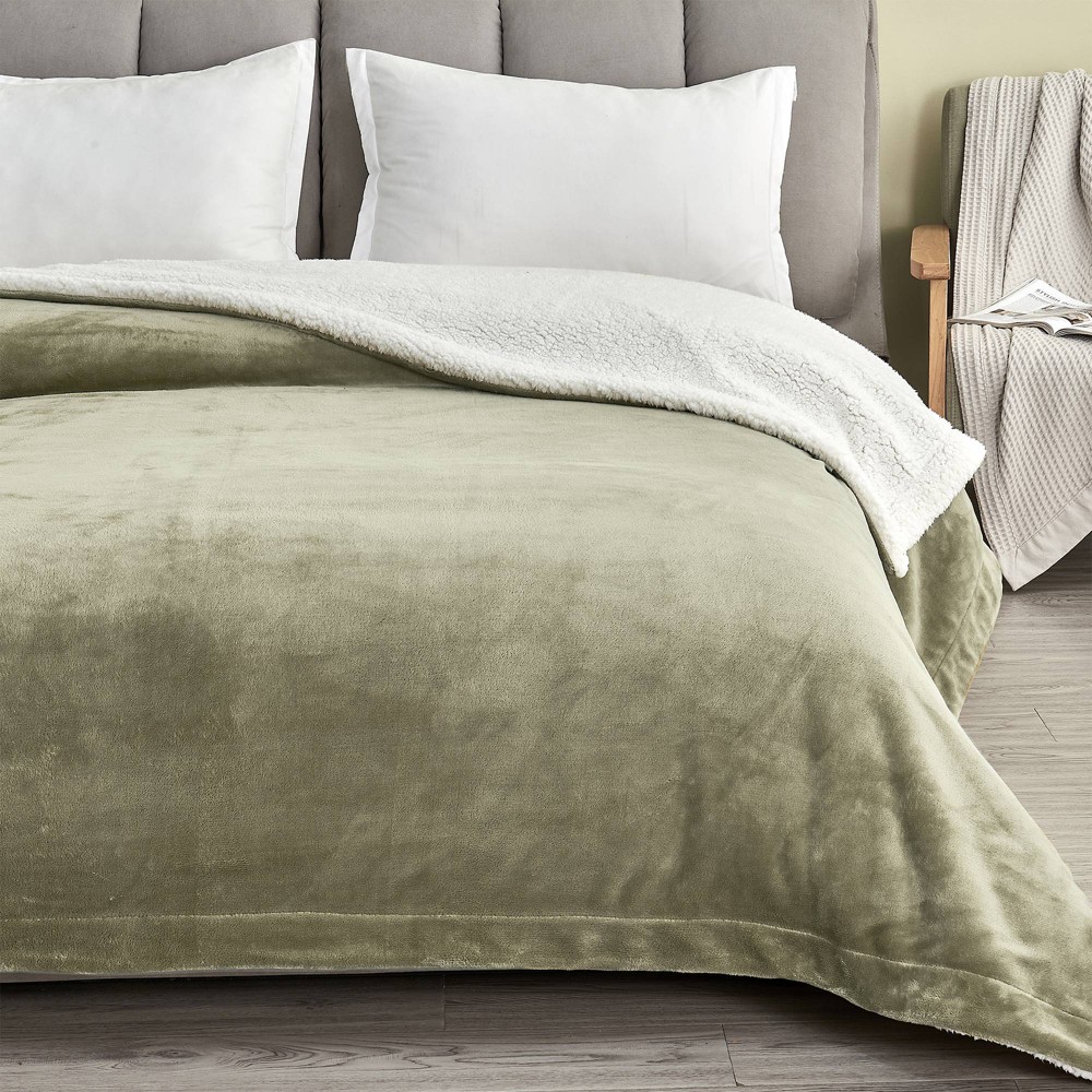 Photos - Duvet Full/Queen Cozy Solid Plush with Shearling Reverse Bed Blanket Green - Isl