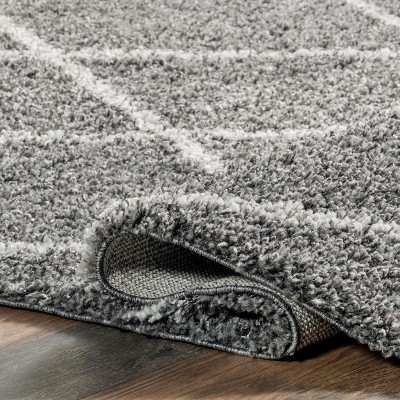 Luxurious Gray Geometric 5' x 7' Shag Area Rug
