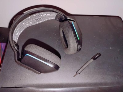 Logitech G733