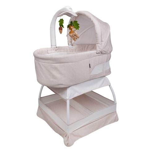 Bliss bassinet outlet assembly