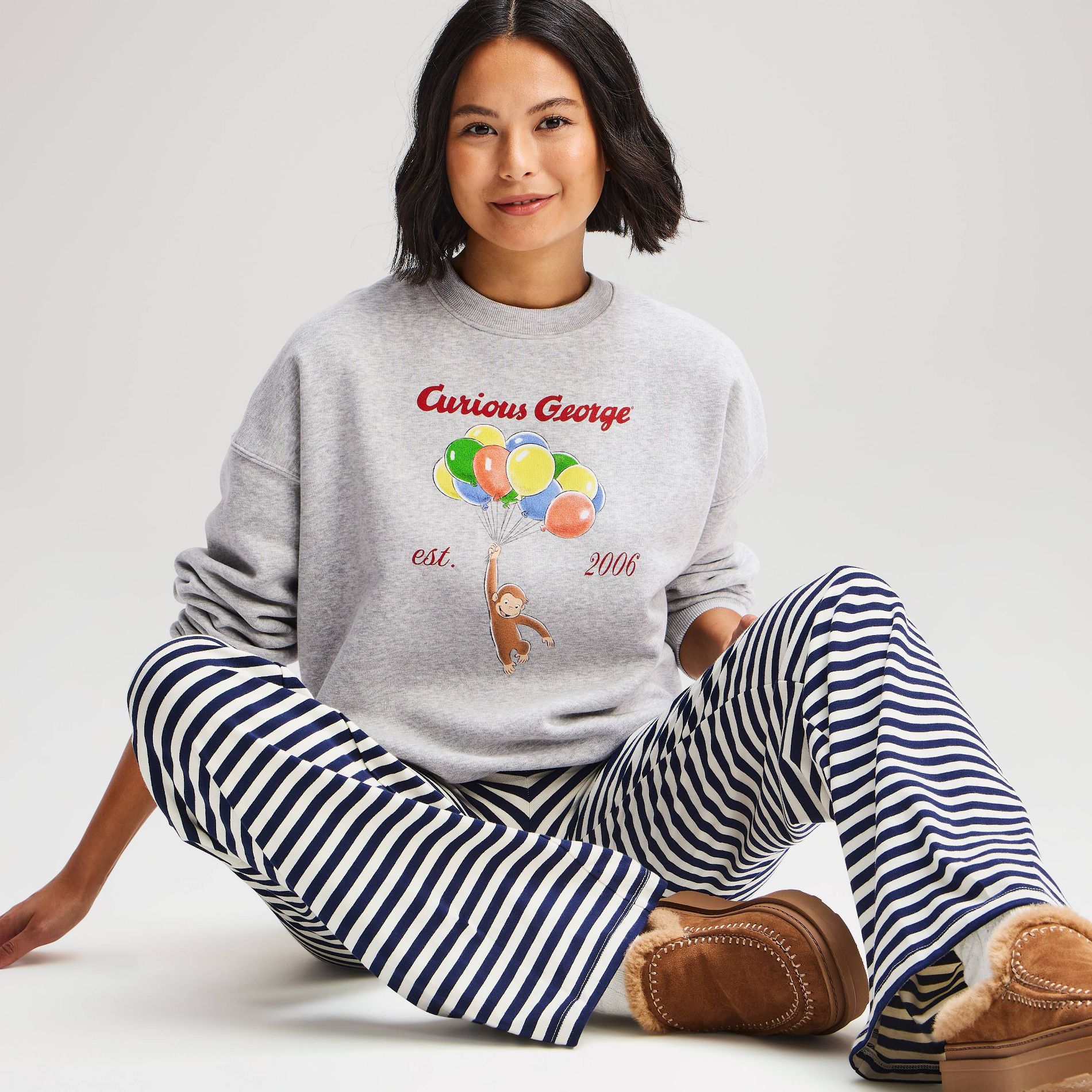 Women's Curious George Balloons Fleece Crewneck Graphic Pullover Sweatshirt - Light Gray