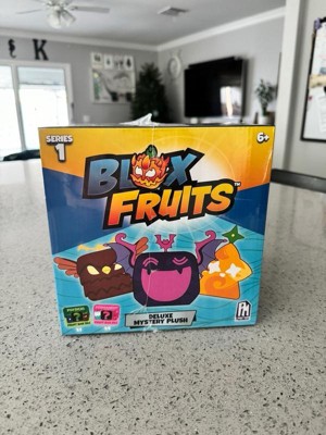 BLOX FRUITS - Mystery Fruit Deluxe Plush (8 Medium Plush, Series 1)