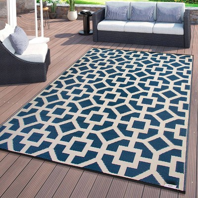 Blue and White Geometric Reversible Synthetic 5' x 7' Rug