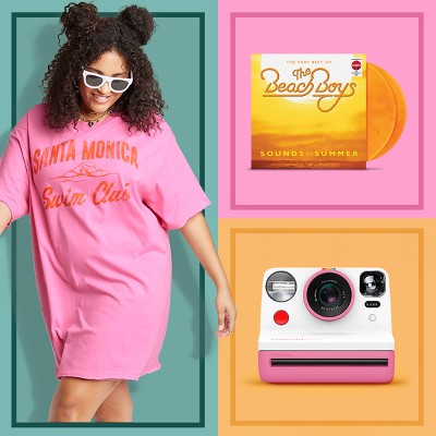 Start a whole vibe with a graphic tee.