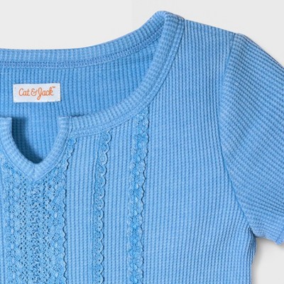 Cat & Jack Girls' Short Sleeve Fitted Lace Trim Waffle Knit T-Shirt - Cat & Jack™ Cream S — фото 3