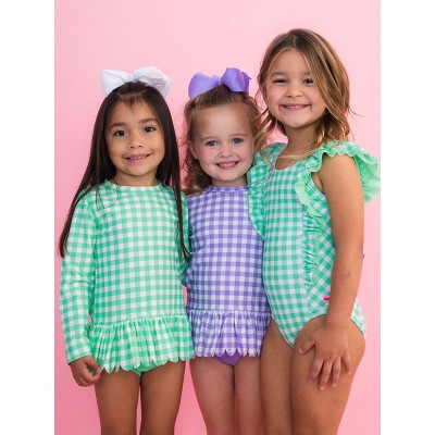 RuffleButts Girls UPF50+ Gingham Scallop Hem Long Sleeve Rash Guard Bikini - Spring Green Gingham, 6 — фото 6