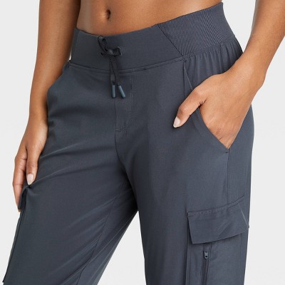 Mejores ofertas e historial de precios de Women's Stretch Woven Tapered Cargo  Pants - All in Motion™ en