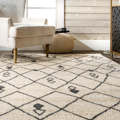 Gray Rectangular Synthetic Trellis Area Rug, 5' x 8'