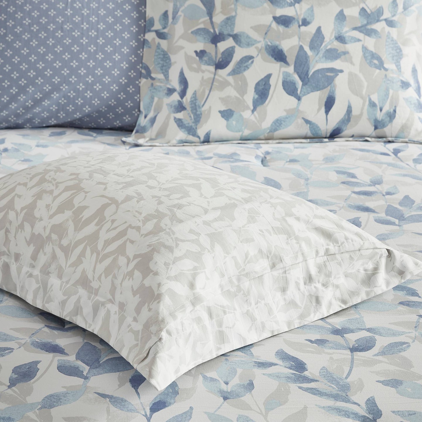 Постельное бельё Madison Park Queen Leisha Reversible Complete Bedding Set - Blue: Microfiber, Hypoallergenic, Oeko-Tex Certified, цвет: Синий — фото 7