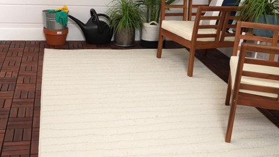Easy-Care Stain-Resistant Light Gray Synthetic Outdoor Runner