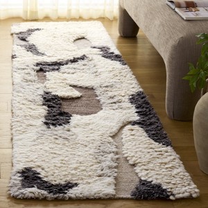 Casablanca CSB146 Hand Woven Indoor Rugs - Safavieh - 1 of 4