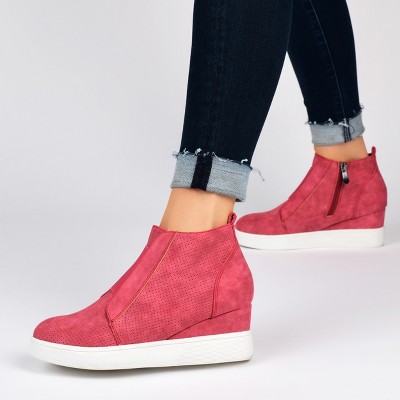 Женские кроссовки Journee Collection Women's Clara Round Toe Inside Zip Wedge Sneakers Black 10 — фото 8
