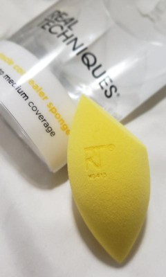 Real Techniques Miracle Concealer Sponge, Makeup Blending Sponge For  Concealer, Elongated Shape & Precise Application, Yellow Sponge, Latex-Free  Foam, 1 Count