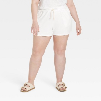 Women's Leisure Studio Mid-Rise Pull-On Shorts - Universal Thread™