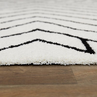 Luxurious White Synthetic 5' x 7' Easy-Care Geometric Rug