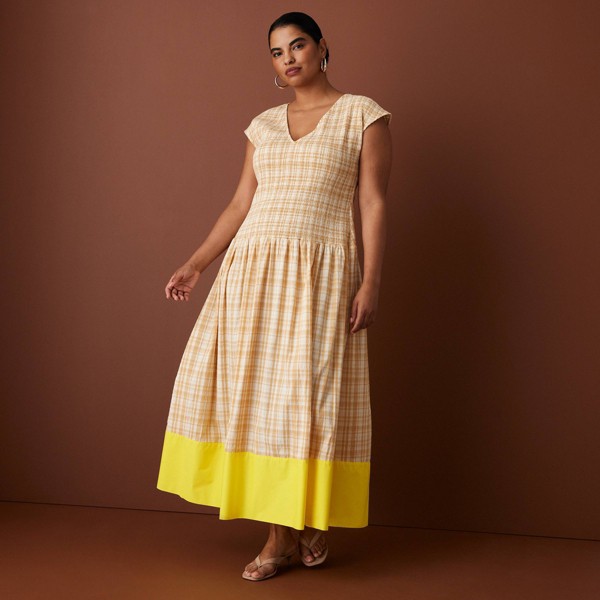 Vestido largo de gingham con cintura caída y fruncido para mujer - Rosie Assoulin x Target Caqui 3