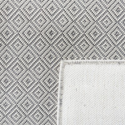 Gray Diamond Pattern Synthetic Indoor/Outdoor Area Rug, 5'-1" x 7'-6"