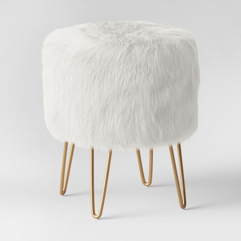 white fur ottoman