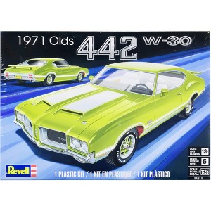 Level 5 Model Kit 1971 Oldsmobile 442 W-30 1/25 Scale Model by Revell - 1 of 4