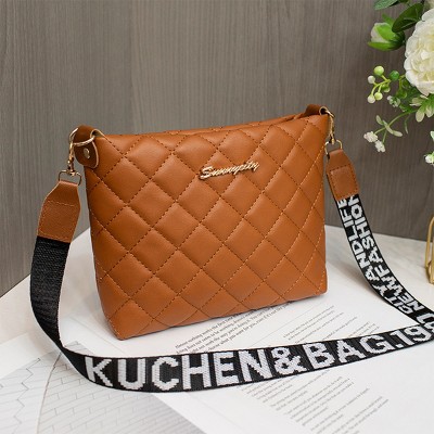 Boersma Small Quilted Messenger Bag for Women – Trendy Lingge Embroidery Shoulder Purse with Fashion Chain Crossbody Strap