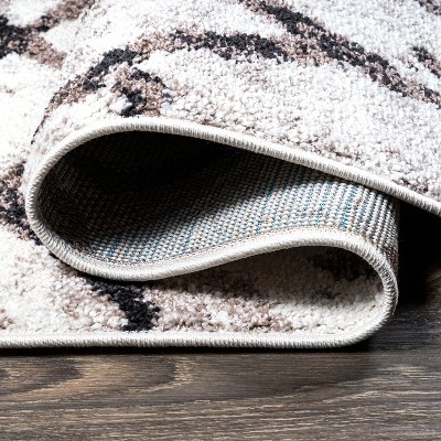 Ivory and Brown Reversible Diamond Synthetic Area Rug 5x8