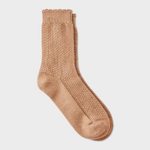 Women's Scalloped Edge Textured Ribbed Super Soft Crew Boot Socks - Auden™ 4-10 - 1 of 3