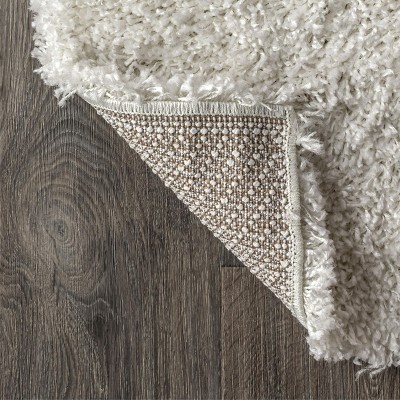 Luxurious White 5' x 8' Plush Shag Area Rug with Tassels