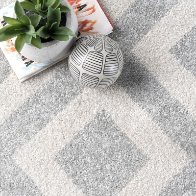 Reversible Geometric Light Gray Synthetic Rug, 3' x 5'