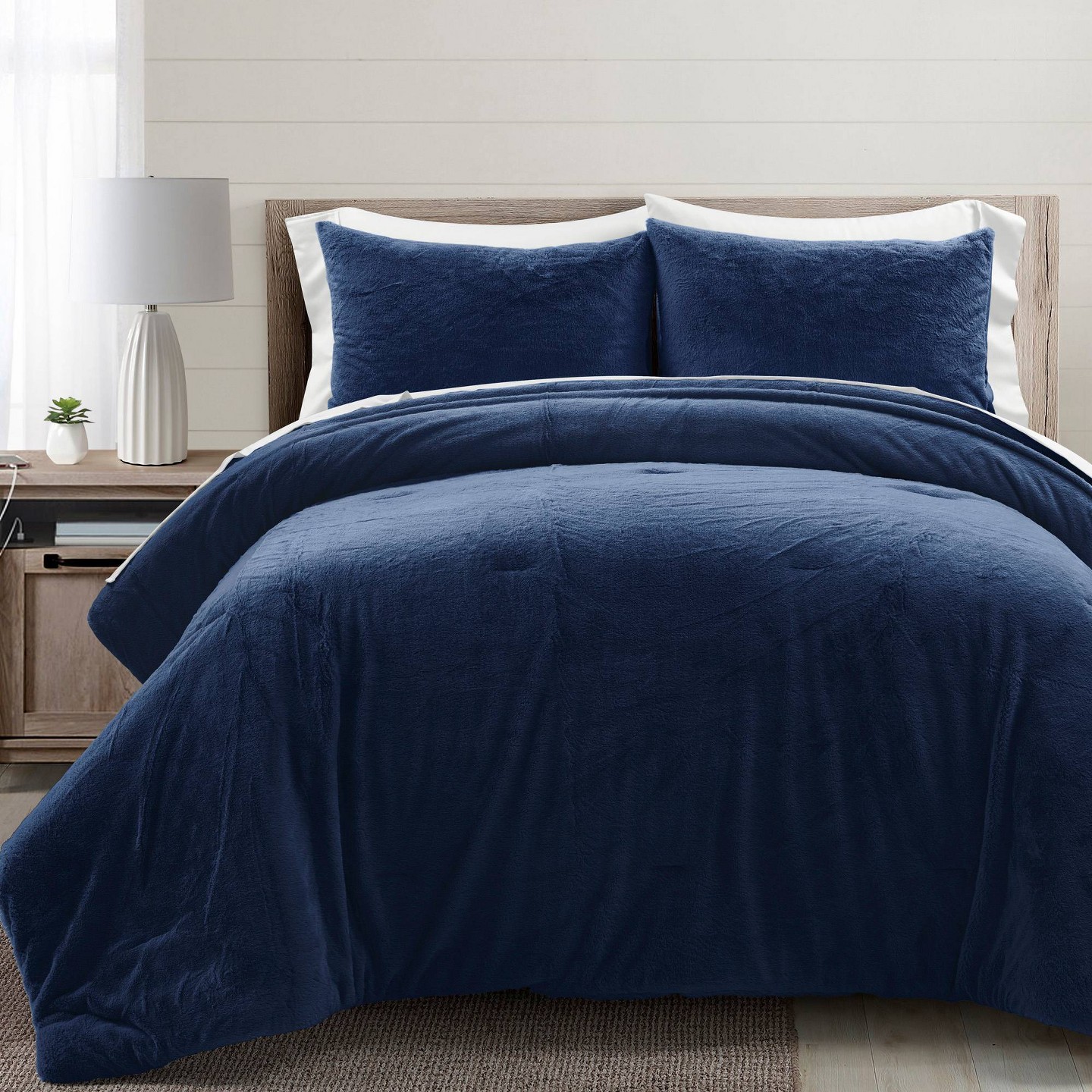 Постельное бельё Lush Decor 7pc Queen Modern Ultra Soft Faux Fur Light Weight All Season Comforter Bedding Set Navy Blue, цвет: Тёмно-синий — фото 1