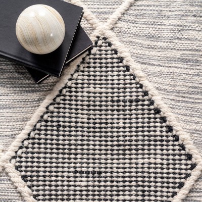 Handmade Ivory Wool 5'x8' Braided Tassel Area Rug