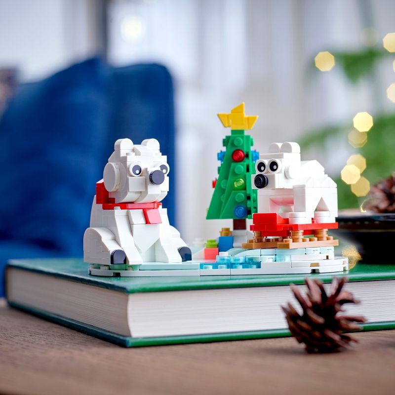LEGO Wintertime Polar Bears Stocking Stuffer 40571, 3 of 9