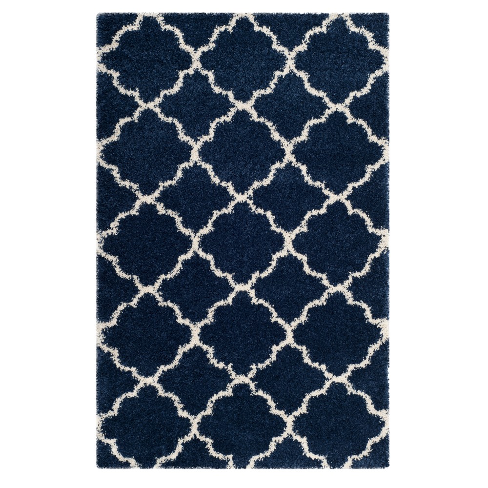 Gray Quatrefoil Design Shag/Flokati Loomed Area Rug 4'x6' - Safavieh