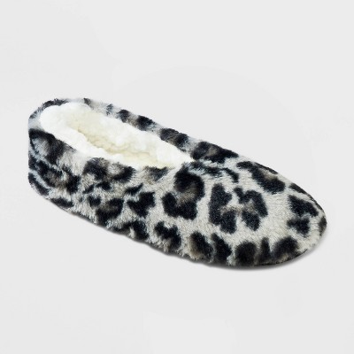 Women s Leopard Print Faux Fur Cozy Pull on Slipper Socks Gray S