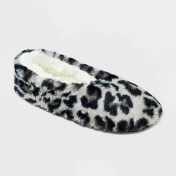 Women's Leopard Print Faux Fur Cozy Pull-On Slipper Socks - Gray M/L