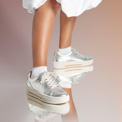 Женские кроссовки Clarks Womens Hollyhock Walk Silver Leather Sneakers 7.5 Medium — фото 2
