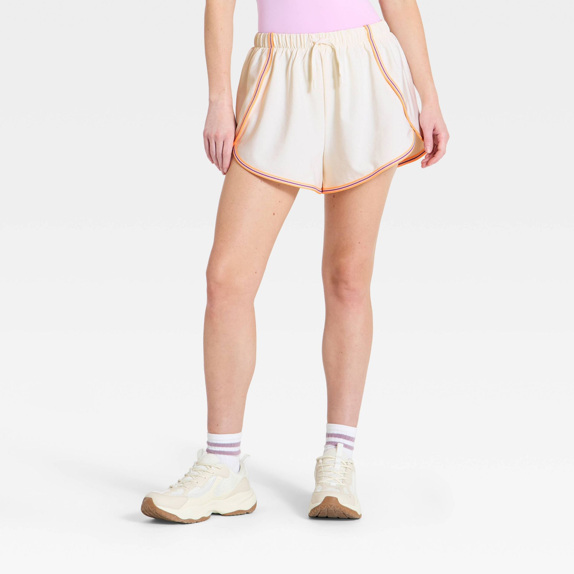 Women's Woven Pop Trim Shorts 3" - All In Motion™