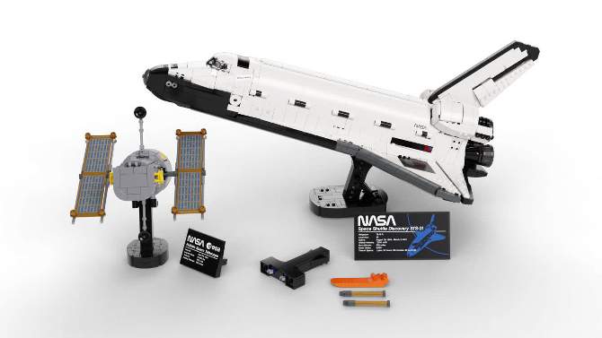 LEGO Icons NASA Space Shuttle Discovery Model Set 10283, 2 of 10, play video