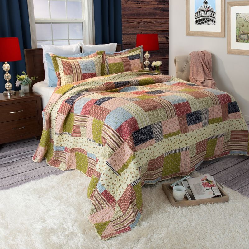 Hastings Home 2-Piece Savannah Classic Patchwork Twin Quilt Set with Pillow Sham - Machine Washable Lightweight Bedding, 1 of 3