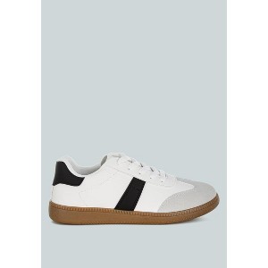 Crossover Classic Lace-Up Flatform Sneaker Women - 1 of 4
